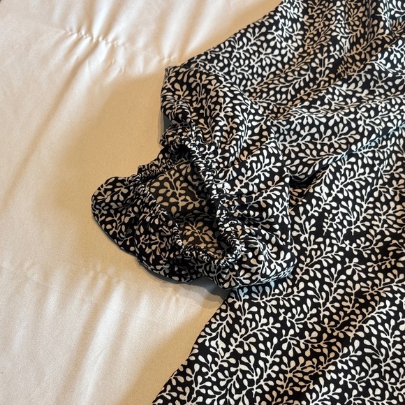 Source Unknown Black and White Patterned Blouse - Picture 4 of 9